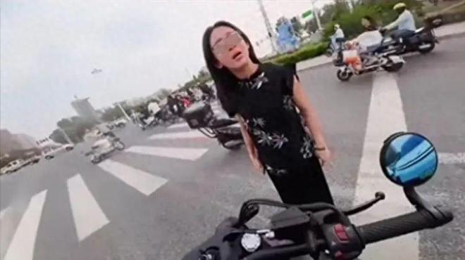 续：女司机气到流产公布完整行车记录仪j9
